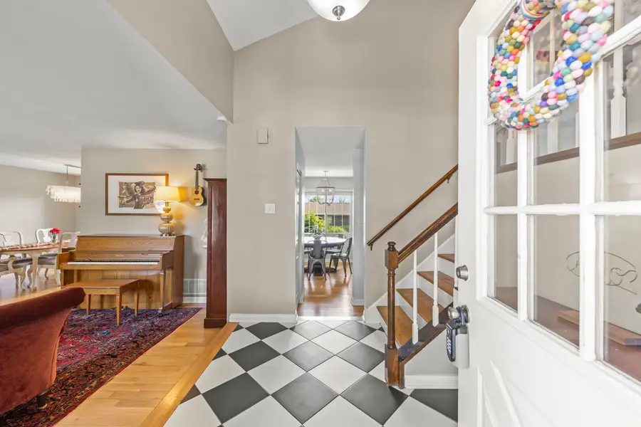 696 Farnham Lane, Wheaton, IL 60189 - #2