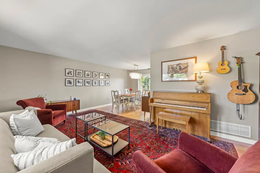 696 Farnham Lane, Wheaton, IL 60189 - #3