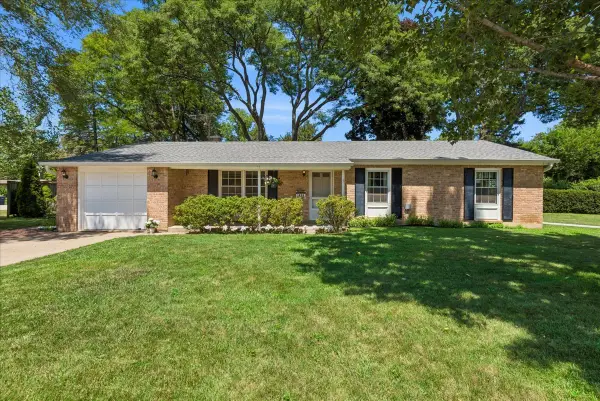 1436 Arbor Vitae Road, Deerfield, IL 60015