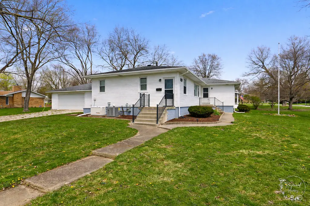 410 S Chicago Street, Rossville, IL 60963 - #1