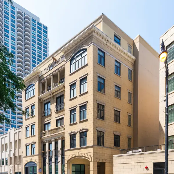 2042 N Clark Street #2N, Chicago, IL 60614