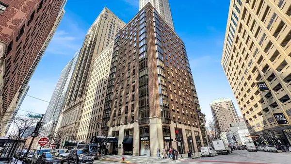 40 E Delaware Place #1701, Chicago, IL 60611