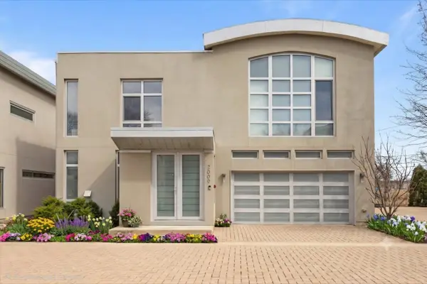 2009 Skyelar Court, Highland Park, IL 60035