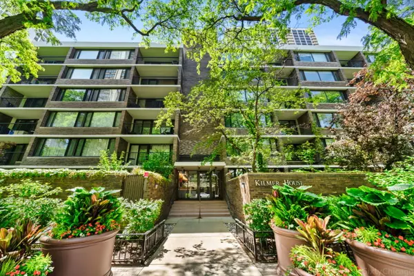 1555 N Sandburg Terrace #311K, Chicago, IL 60610