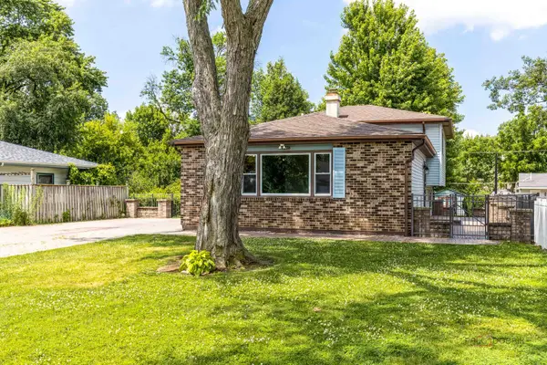 18226 W Big Oaks Road, Grayslake, IL 60030