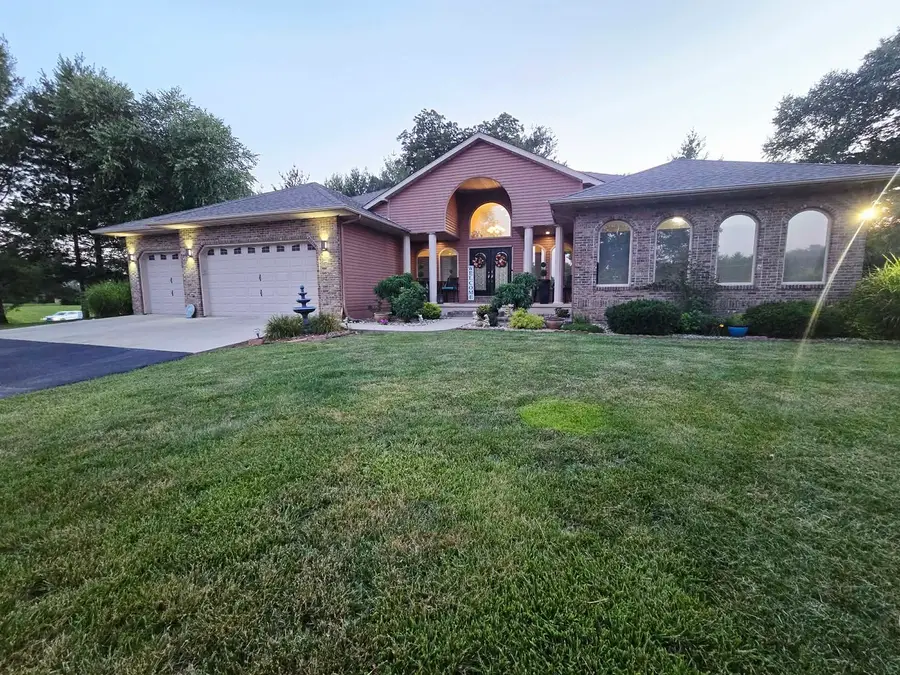 14181 N Manhattan Lane, Mount Vernon, IL 62864 - #2