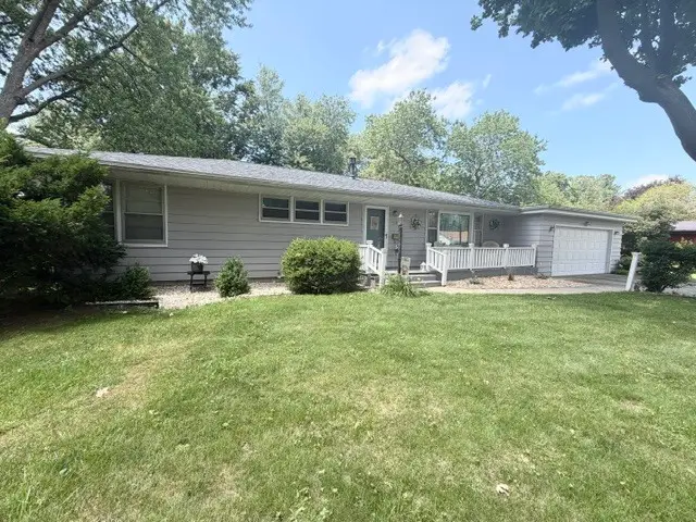 1100 Meadowview Drive, Mendota, IL 61342 - #1