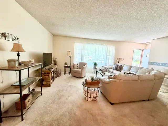 1100 Meadowview Drive, Mendota, IL 61342 - #3