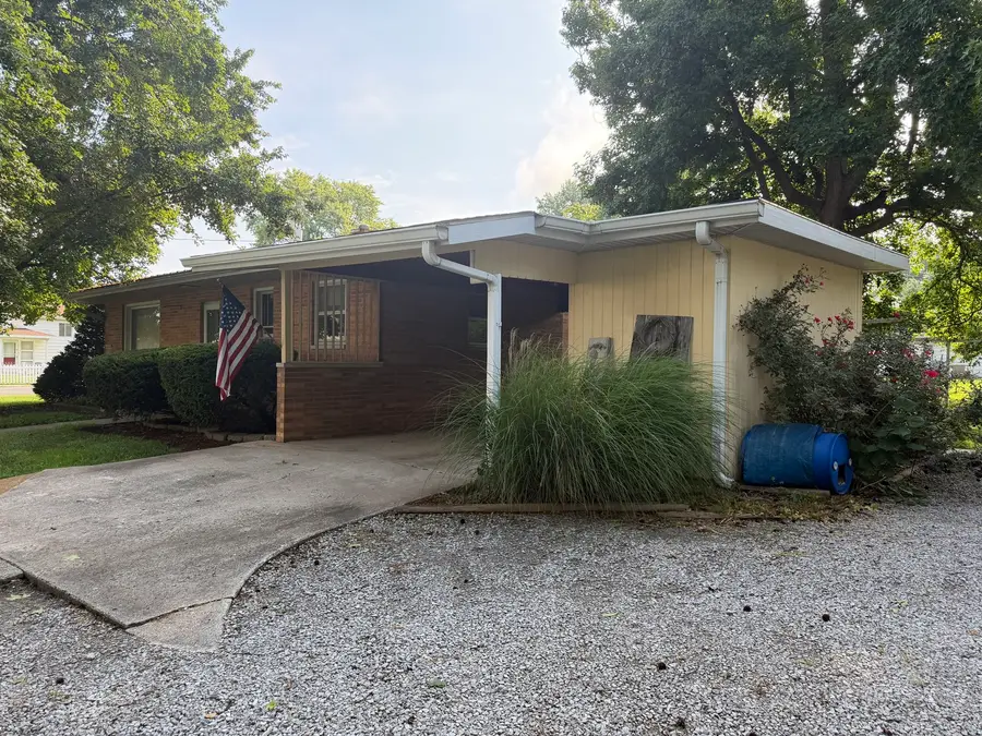 110 E Kaskaskia Street, Pinckneyville, IL 62274 - #3