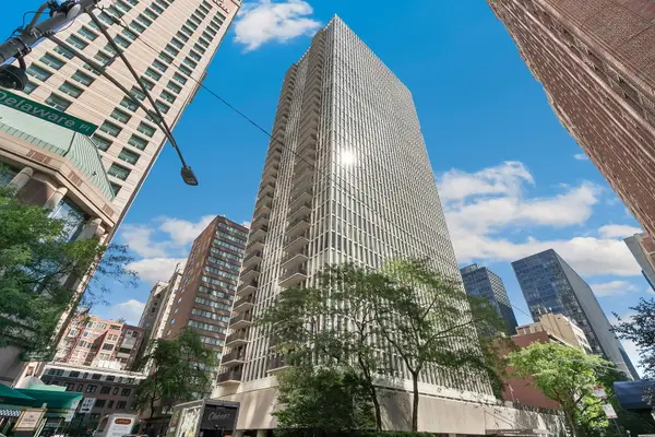 200 E Delaware Place #11A, Chicago, IL 60611
