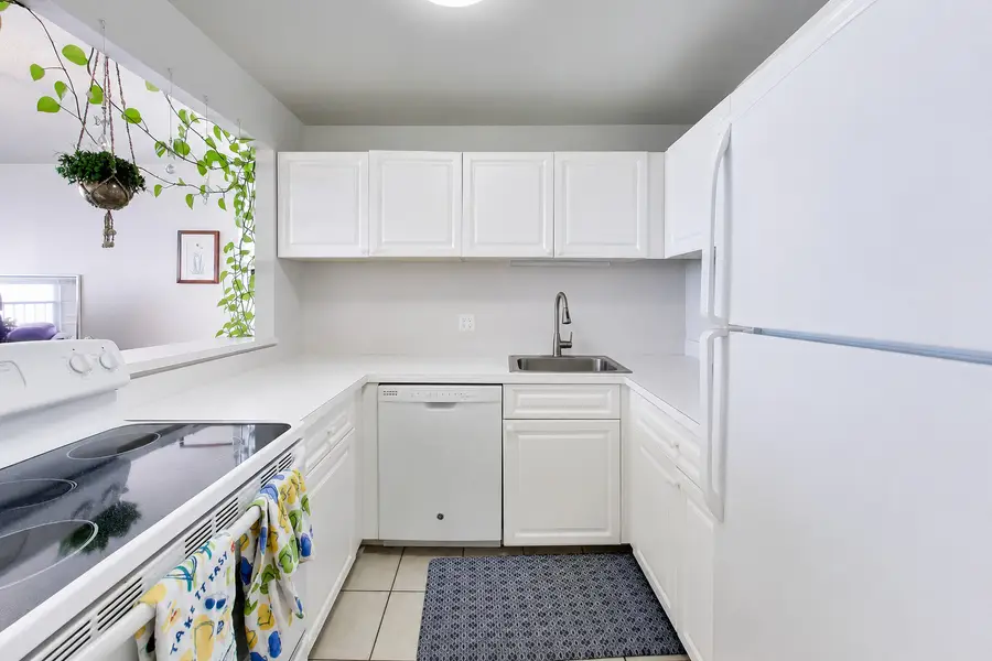 Address Withheld By Seller, Chicago, IL 60613 - #3
