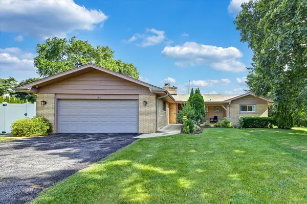 116 E Brittany Drive, Arlington Heights, IL 60004