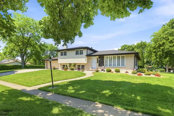 7804 Florence Avenue, Darien, IL 60561