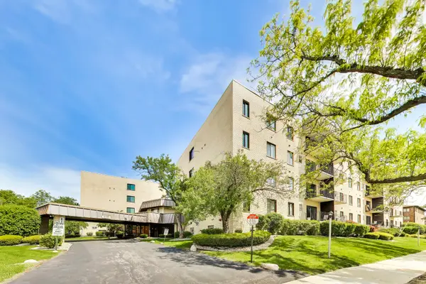 5840 W 104th Street #415, Oak Lawn, IL 60453