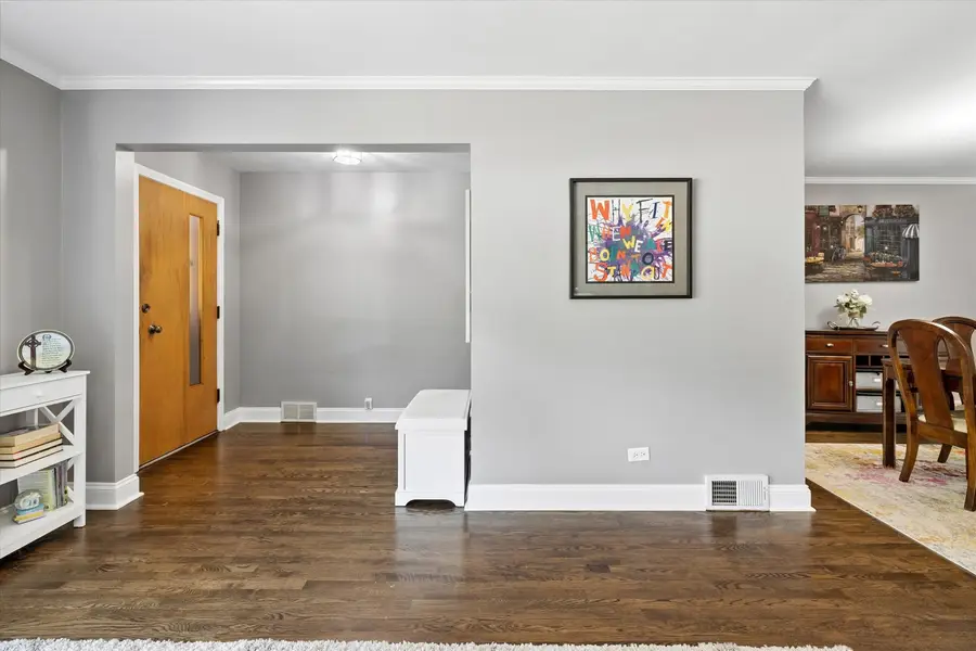 404 S See Gwun Avenue, Mount Prospect, IL 60056 - #3