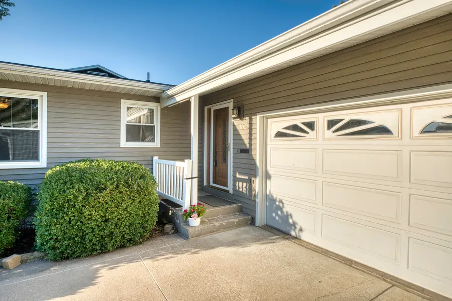 1029 N 13th Street, Clinton, IA 52732 - #2
