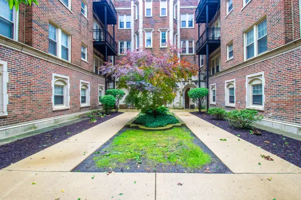 2335 E 70th Place #205, Chicago, IL 60649