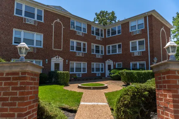 4855 Dobson Street #304, Skokie, IL 60077