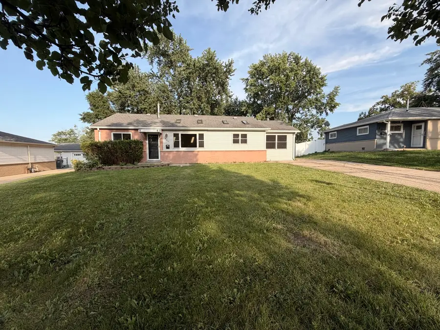 465 Arizona Boulevard, Hoffman Estates, IL 60169 - #2