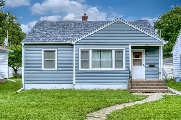 1019 N 3rd Street, Clinton, IA 52732