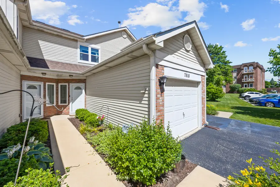 7818 Darien Lake Drive, Darien, IL 60561 - #3