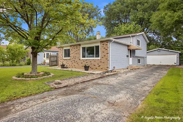 122 Hickory Street, Mundelein, IL 60060