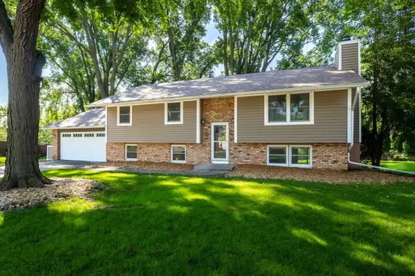 1145 Utica Ridge Court, Bettendorf, IA 52722