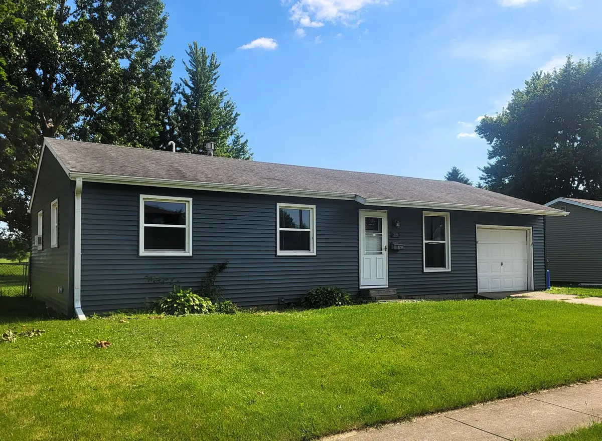 936 Avenue E, Rochelle, IL 61068 - #1