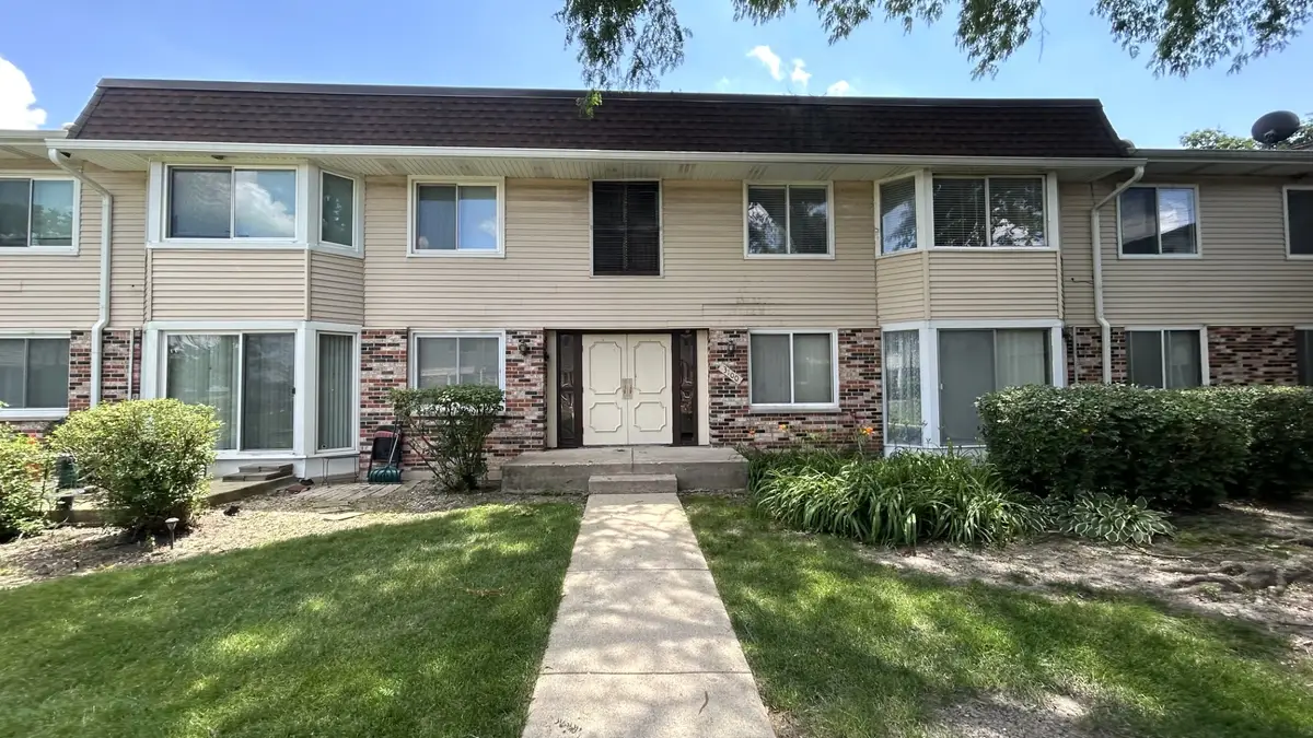 3100 Roberts Drive #5, Woodridge, IL 60517 - #1