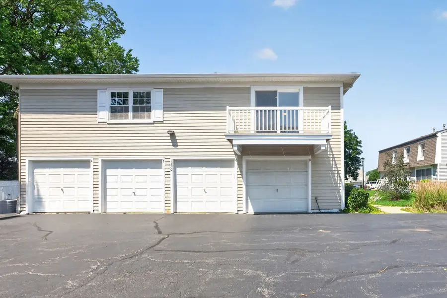 1370 Woodcutter Lane #D, Wheaton, IL 60189 - #3