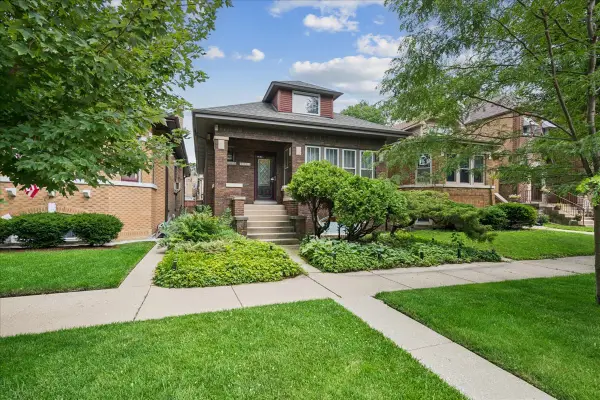 5725 N Sacramento Avenue, Chicago, IL 60659