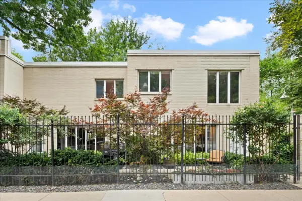 945 S Park Terrace, Chicago, IL 60605