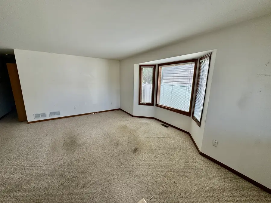 38 Silver Trail, North Aurora, IL 60542 - #2