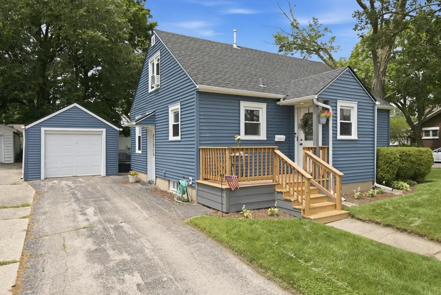241 N Lord Avenue, Carpentersville, IL 60110 - #2