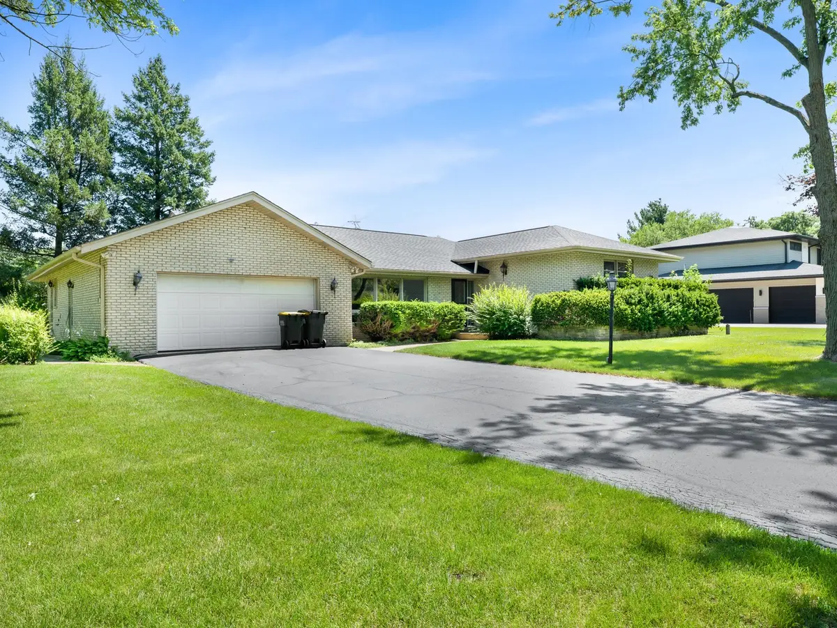 15 E Leon Lane, Prospect Heights, IL 60070 - #1