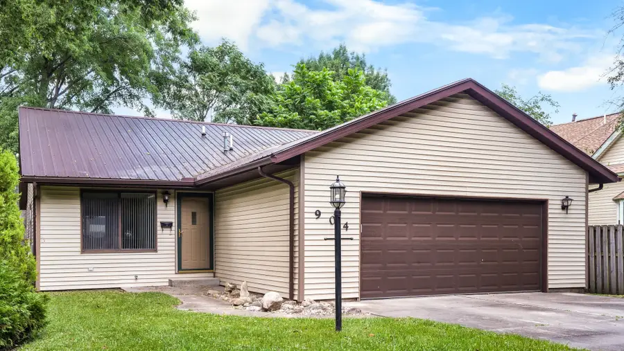 904 E California Avenue, Urbana, IL 61801 - #2