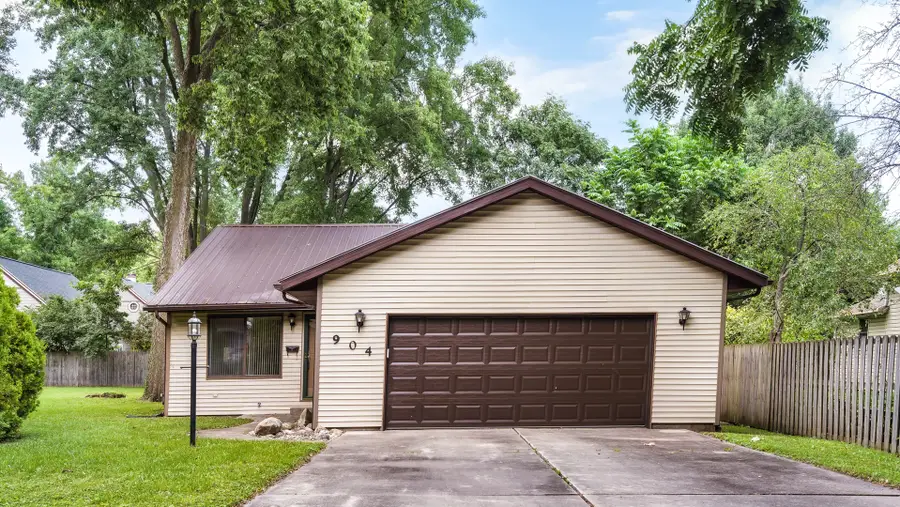 904 E California Avenue, Urbana, IL 61801 - #3
