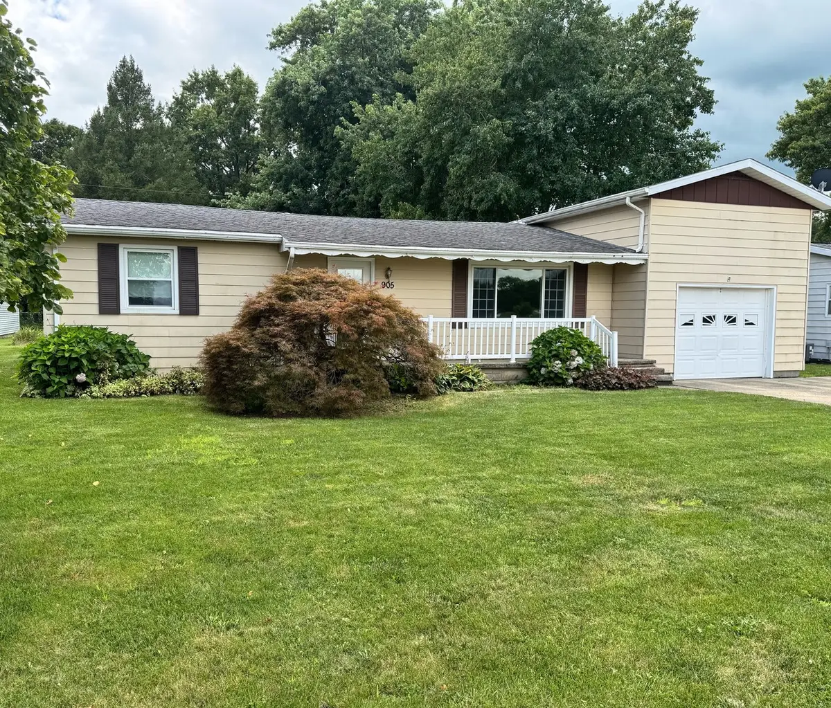 905 E Harrison Street, Villa Grove, IL 61956 - #1