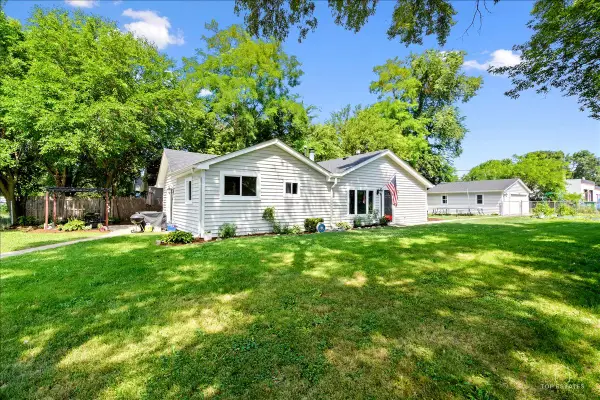 7604 E Sunset Drive, Wonder Lake, IL 60097