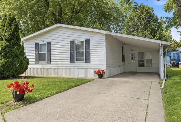 38703 N Sheridan Road #137, Beach Park, IL 60099