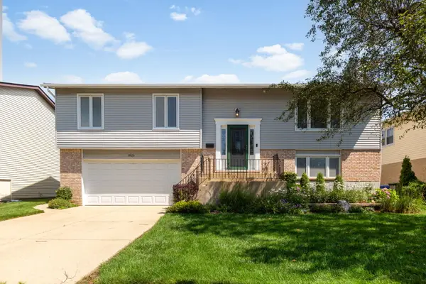 1826 W Catalpa Lane, Mount Prospect, IL 60056