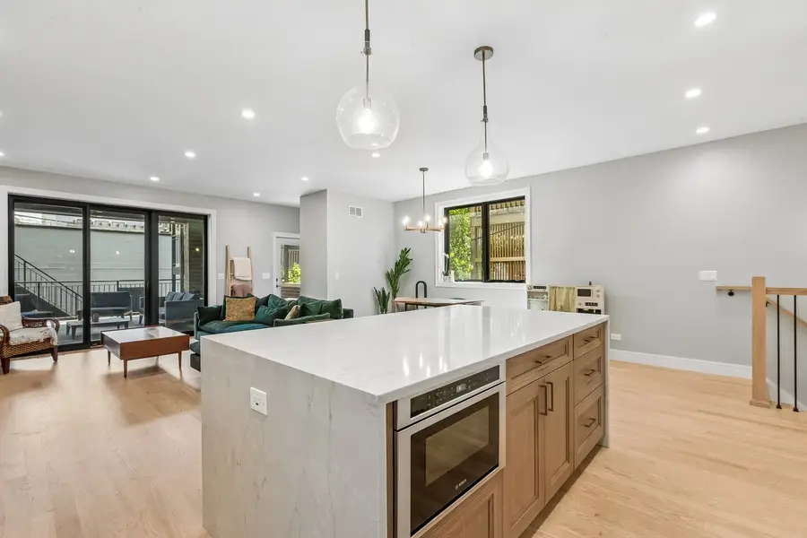 1845 W Waveland Avenue #1, Chicago, IL 60613 - #3
