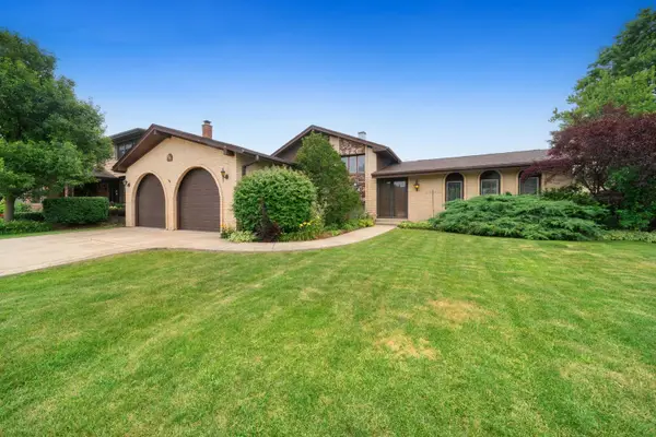 901 Claremont Drive, Downers Grove, IL 60516