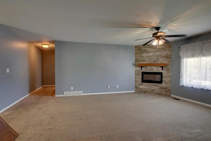 2328 Wheatland Drive, Quincy, IL 62305 - #3
