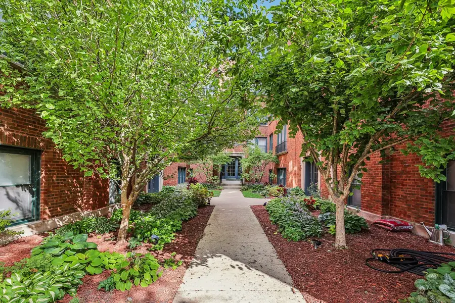 3128 W Carmen Avenue #1, Chicago, IL 60625 - #2
