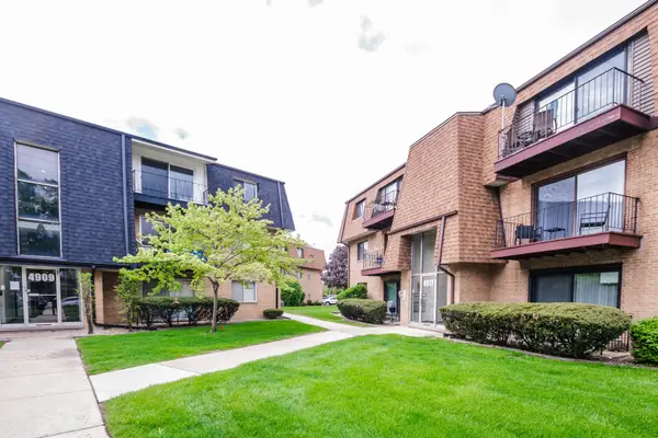 4917 W 109th Street #301, Oak Lawn, IL 60453