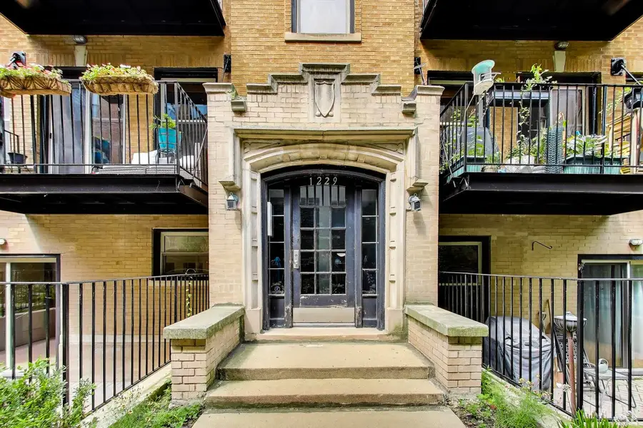 1229 W Greenleaf Avenue #GS, Chicago, IL 60626 - #3