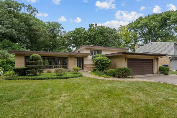 2708 Summit Avenue, Highland Park, IL 60035