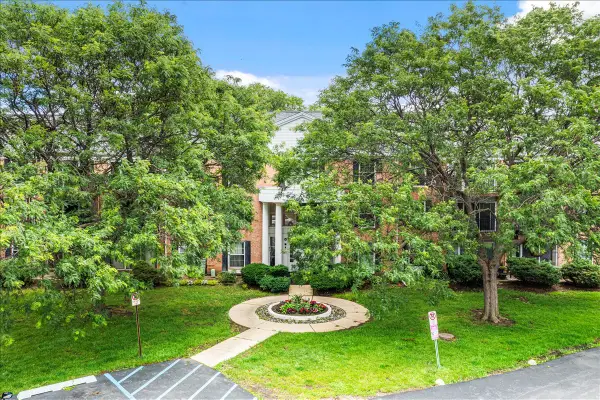 5300 Carriageway Drive #207, Rolling Meadows, IL 60008
