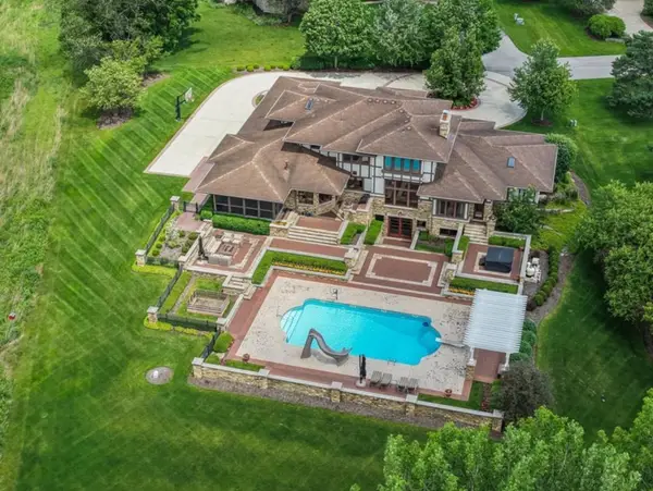 39W973 Crosscreek Lane, St. Charles, IL 60175